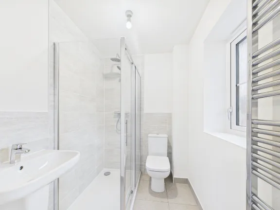 Rosehip en suite bathroom