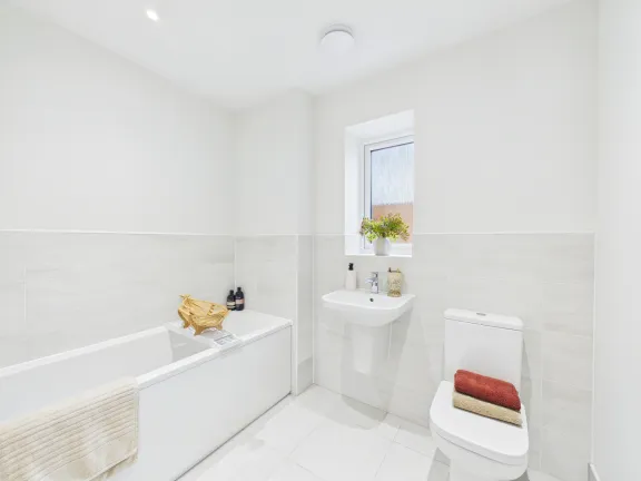 Family bathroom of Benson