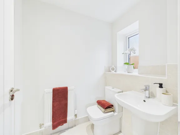 Principal bedroom en suite of Benson