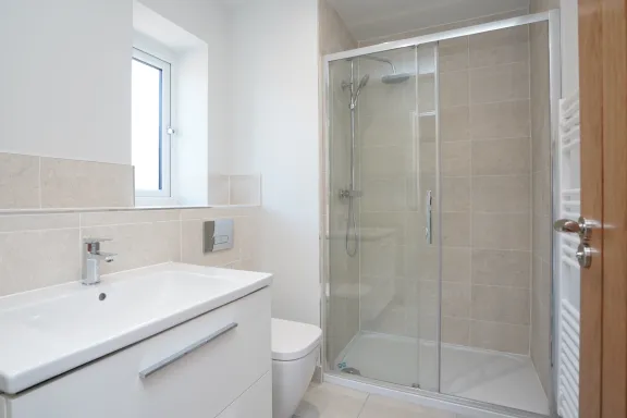 Heywood, Principal Bedroom En Suite